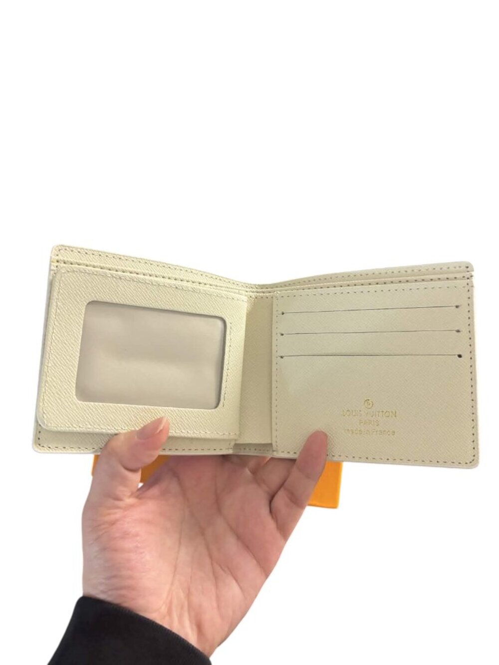 Authentic Louis Vuitton White Damier Bifold Wallet - Like New! - Picture 5 of 5